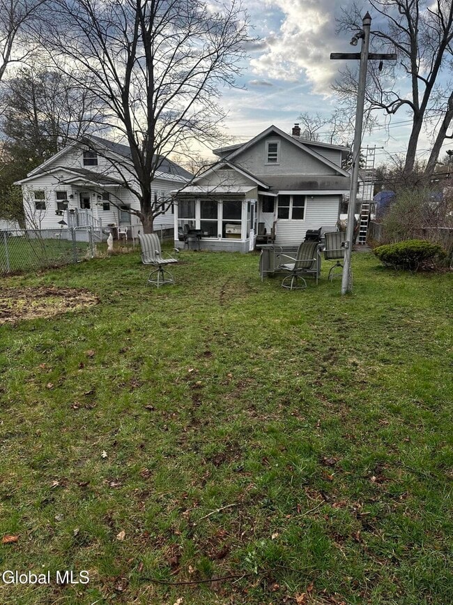 Photo - 117 Henry St