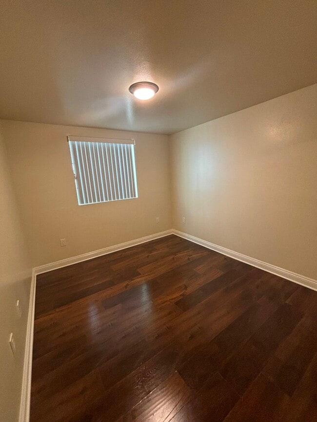 Photo - 702 1/2 W 45th St