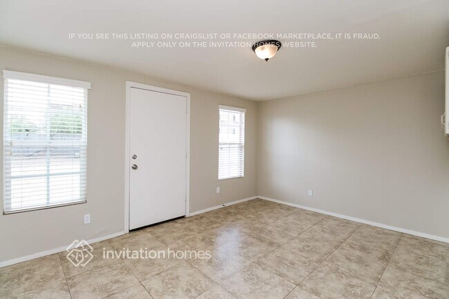 Photo - 525 W 6th Dr