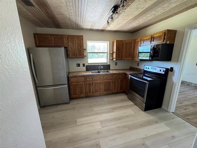 Building Photo - 14373 Irving St