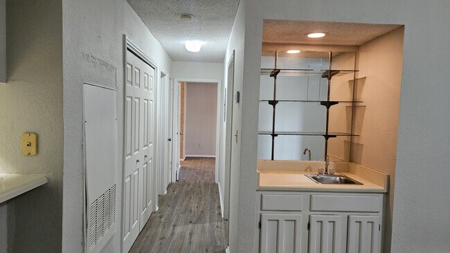 Photo - 1202 Thorpe Ln Unit 216