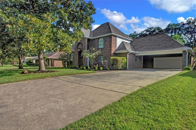 Photo - 611 Hickory St