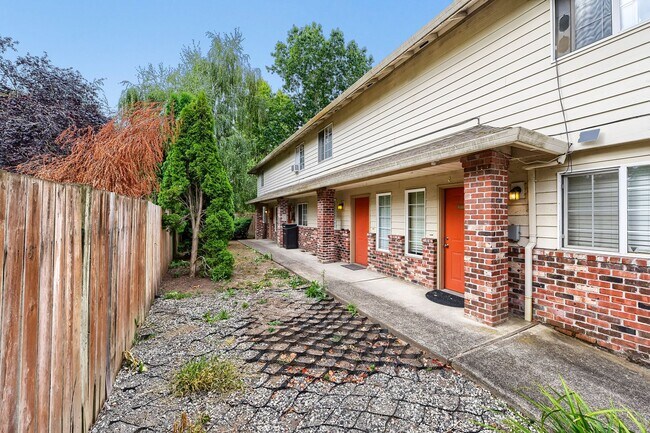8912-8924 SE LAFAYETTE ST