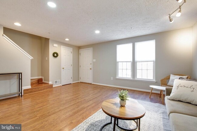 Photo - 8117 Ellen Way