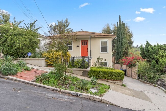 Building Photo - 744 Onarga Ave