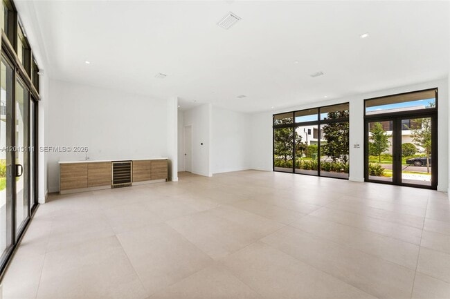 Photo - 16700 Botaniko Dr N