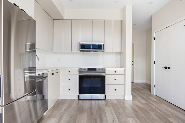 Photo - 45497-45497 Campus Dr