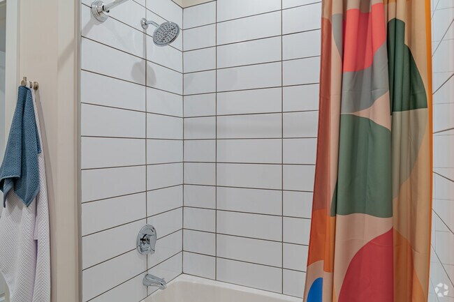 2BR, 2BA - 1,116SF - Primary Bathroom