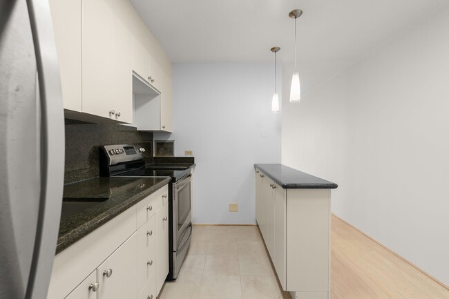 Photo - The Barclay 2bd/2ba/1pkg Unit 306