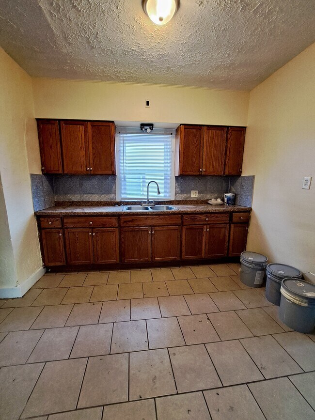 Photo - 1122 Beaumont Ave