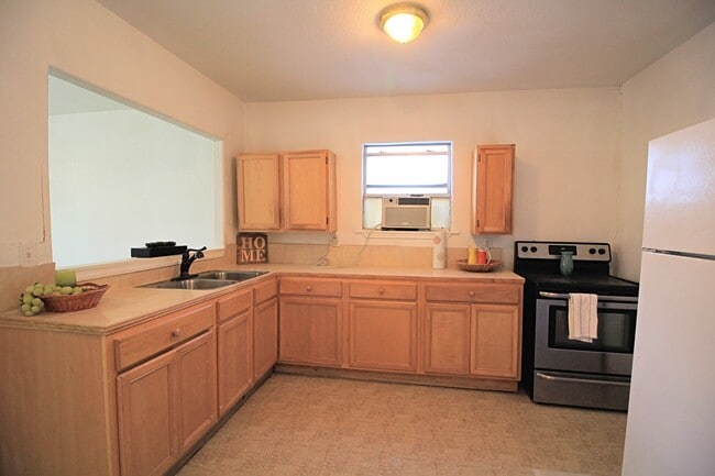 Photo - Cute 3 Bedroom, 1 Bath Close to Downtown San Antonio.