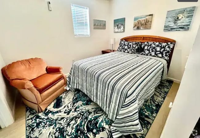 Building Photo - Charming 1 bedroom/1 bathroom backhouse | ...