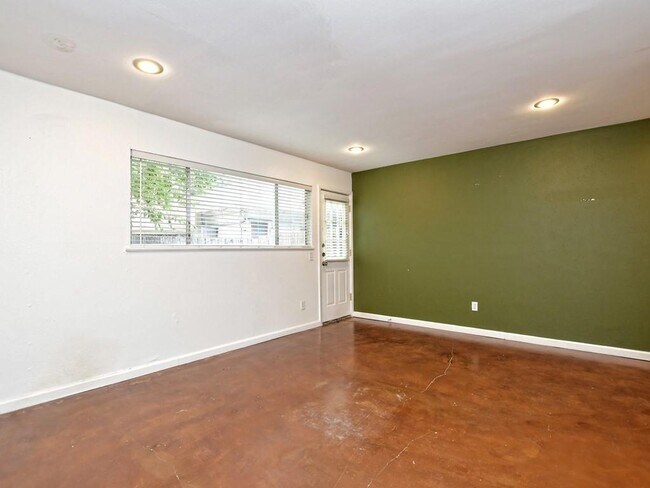 Photo - 604 Franklin Blvd