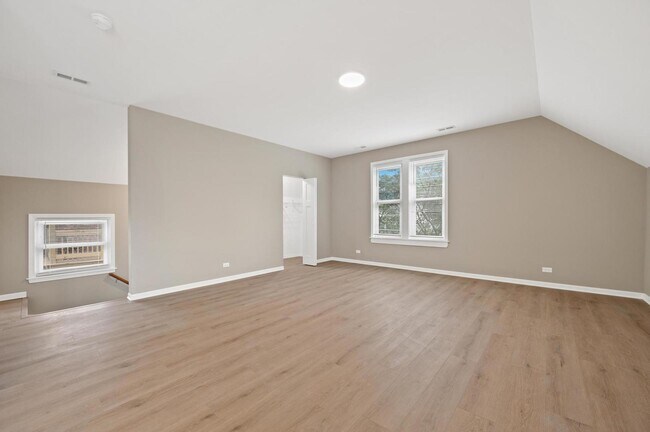 Building Photo - 3311 N Ravenswood Ave Unit #2