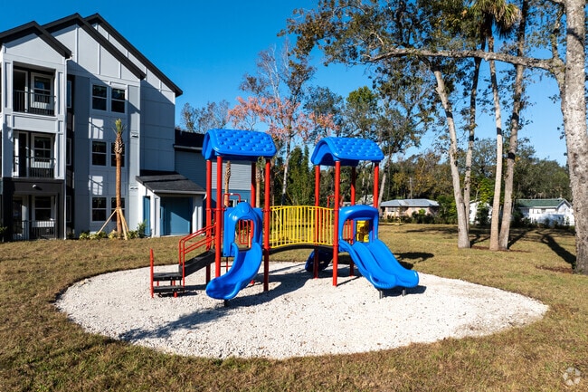 Patio de juegos - Fox Pointe