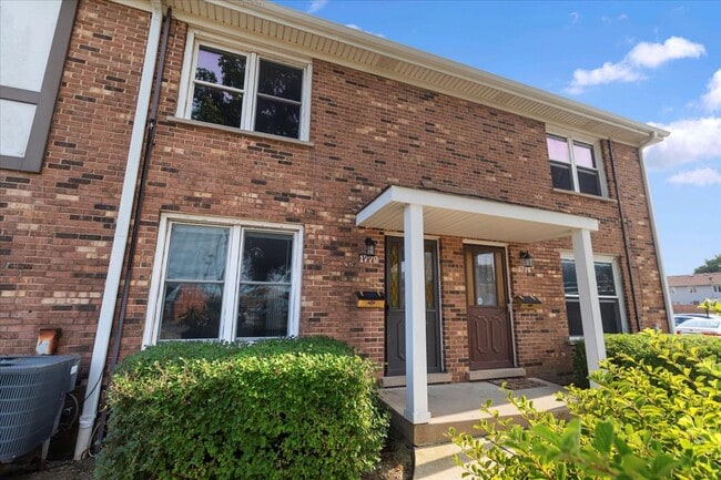 Building Photo - 1772 Pickwick Ln Rental