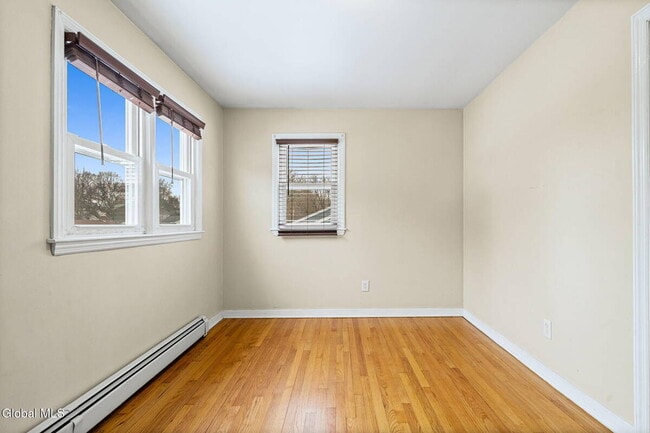 Photo - 165 S Pine Ave