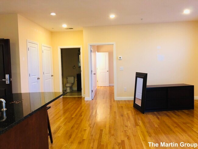 Photo - 102 Fellsway W Unidad #401