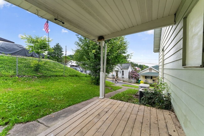 Photo - 407 Simpson Ave