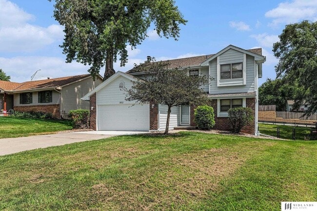 Building Photo - 1611 S 168th Ave