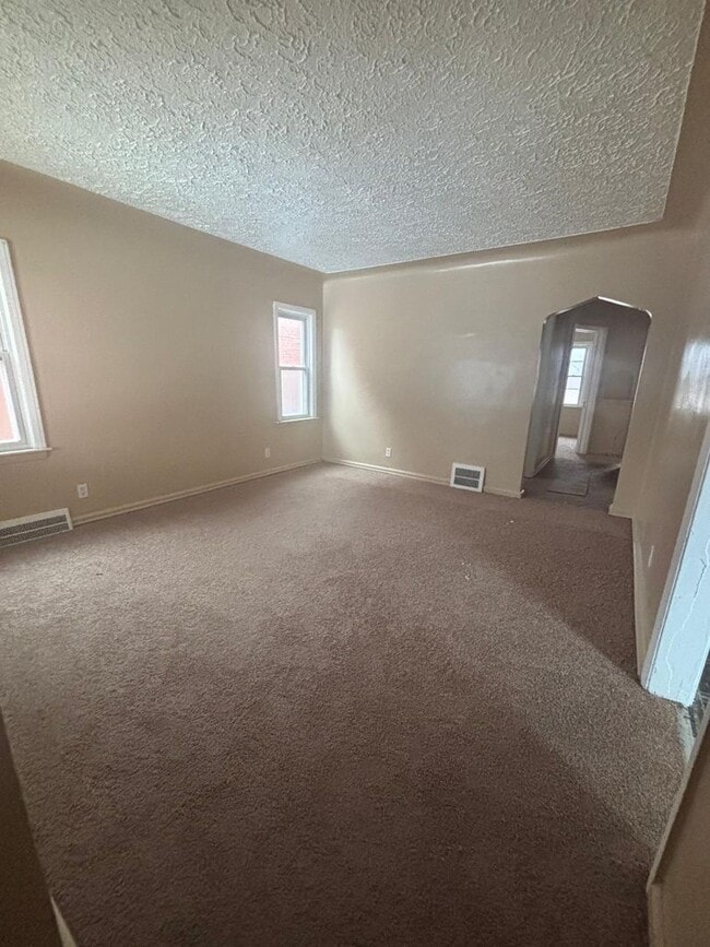 Photo - Cute 3 bedroom flexible and willing to work with lower credit scores