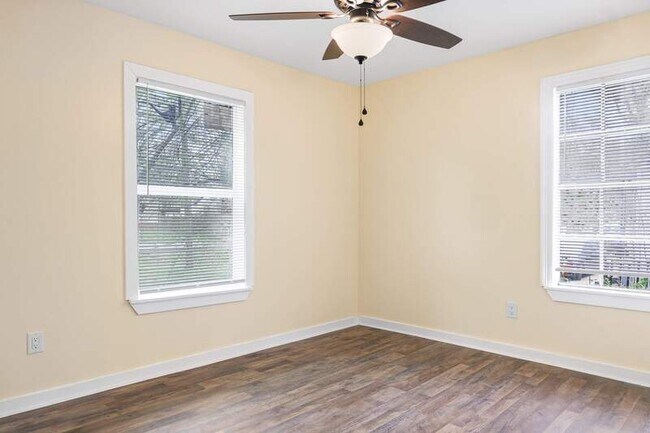 Photo - 2869 Greenwood Ave