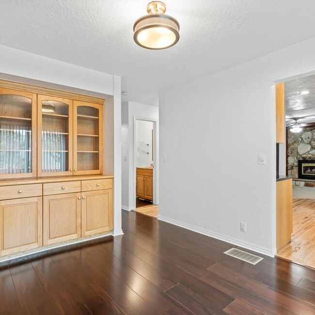Photo - Upper East 5 Bedroom Sandy Home