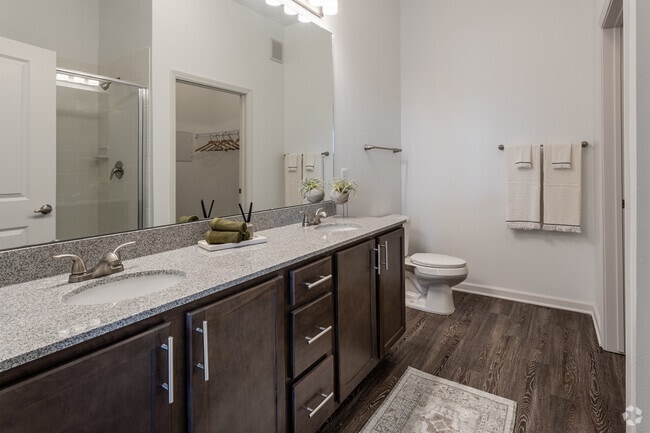 2BR, 2BA - 1243SF