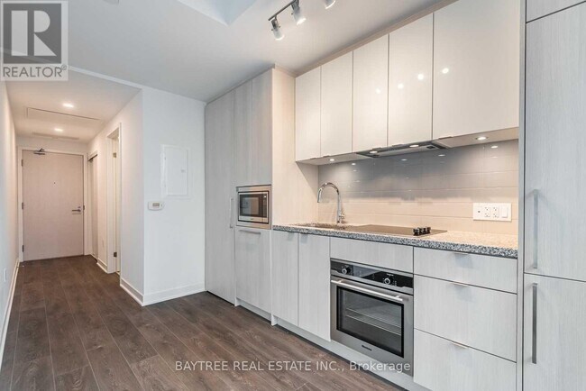 Photo - 115 Blue Jays Way Unité 1111