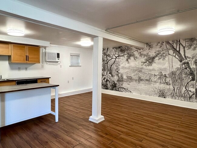 Building Photo - 3302 Robinson Ave Unit B