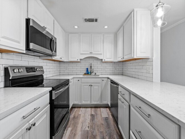 Photo - 2707 W State St