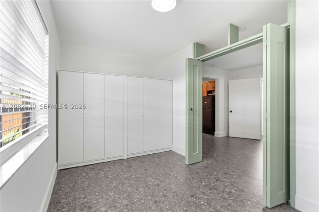Building Photo - 1085 NE 34th St Unit 3