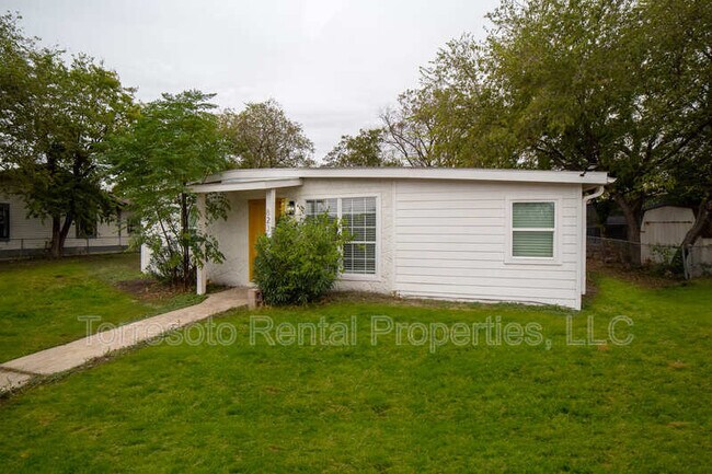 Photo - 823 N Trinity