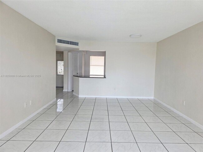 Building Photo - 1302 NE 191st St Unit A225-A225 Rental
