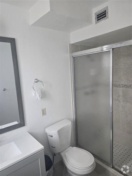 Building Photo - 2800 Somerset Dr Unit 203j Rental