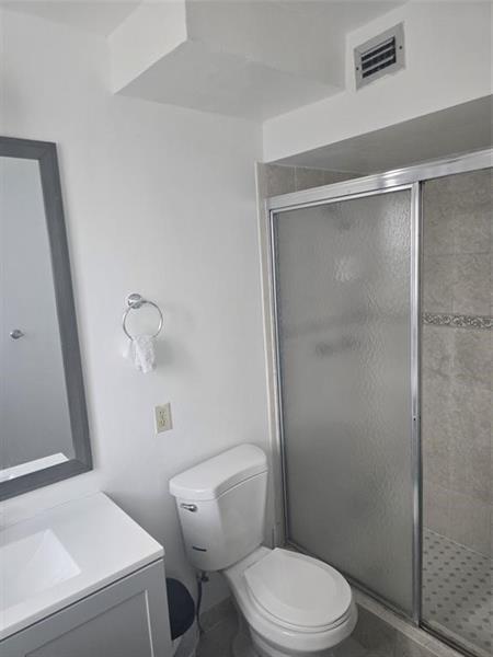Photo - 2800 Somerset Dr Condo Unit 203j