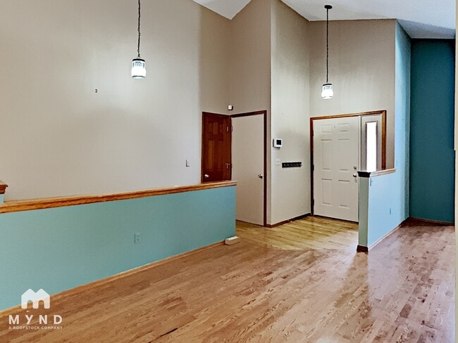 Photo - 2402 S Gray Dr