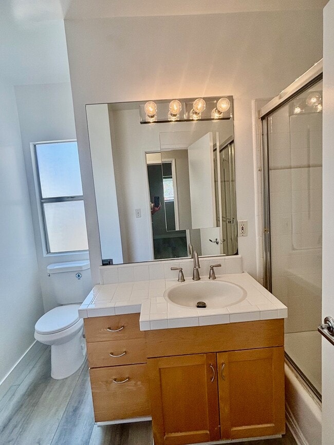 808-812 Westmount Dr Unit 812-17