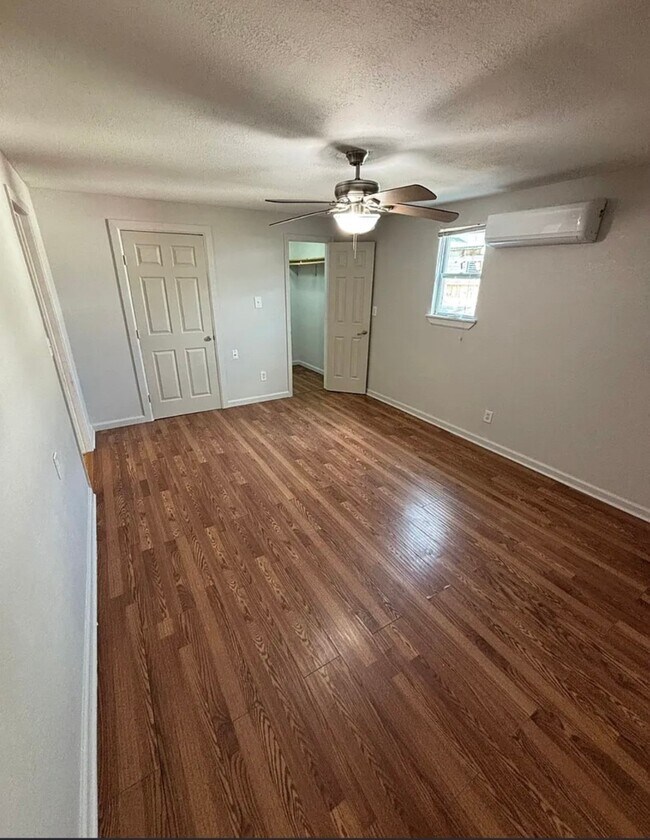 Photo - 5520 Menard Ave