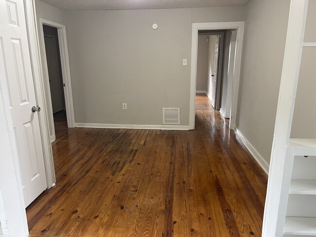 Photo - 5457 101st St