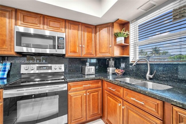 Photo - 2825 SW 5th St