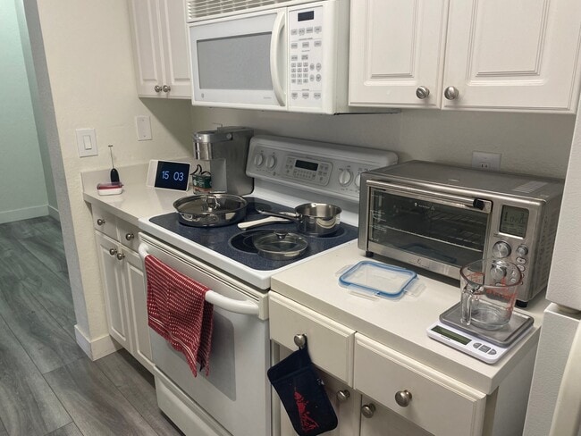 Photo - 2035 S Elm St Unit 244