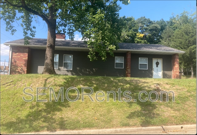 Photo - 1524 Bessie St