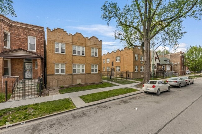 Photo - 1042 N Leamington Ave Chicago, IL 60651