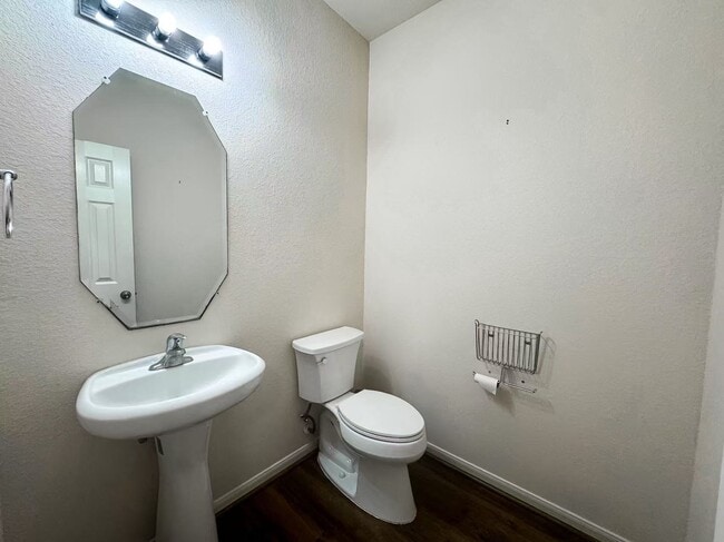 Photo - 3923 Calgary Cir