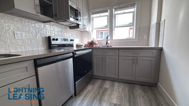 Building Photo - 404 N Coronado St Unit 204D Rental