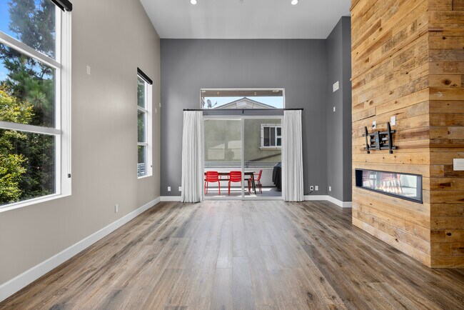 Photo - 2415 Carnegie Ln