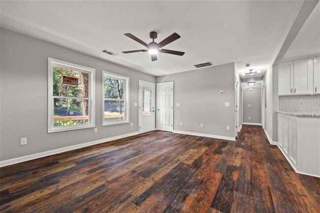 Photo - 53 Lucia Dr SE