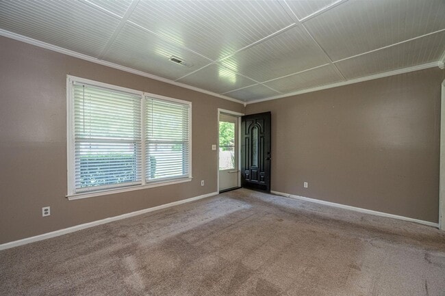 Photo - Charming 4 bedroom home with large yard