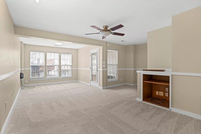 Photo - 107 Sylvan Oak Way